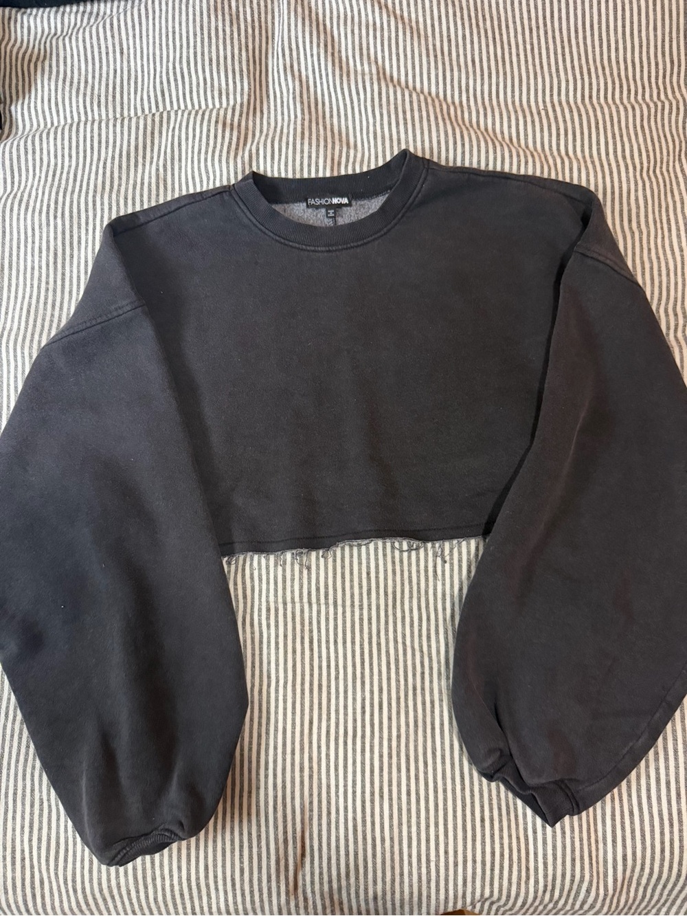 Fashion Nova Black Cropped Crew Sweatshirt with Balloon Sleeves
